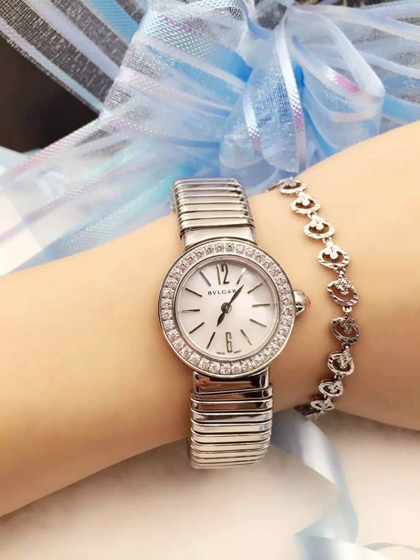 ブルガリ時計正面デザイン